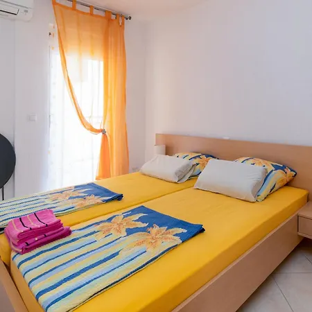 With Parking Space Klenovica, Novi Vinodolski - 20556 * クレノヴィツァ