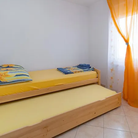 With Parking Space Klenovica, Novi Vinodolski - 20556 クレノヴィツァ