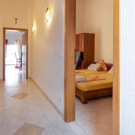 With Parking Space Klenovica, Novi Vinodolski - 20556 アパート