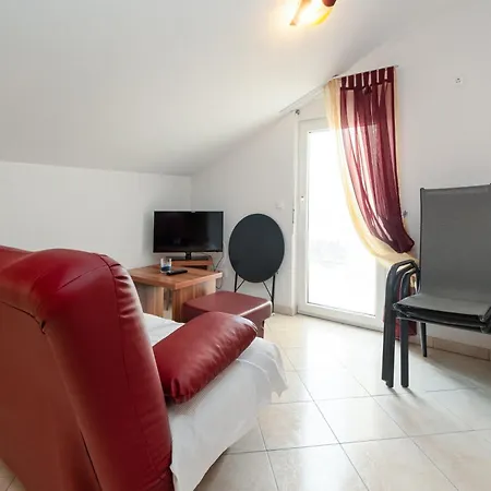 With Parking Space Klenovica, Novi Vinodolski - 20556 アパート