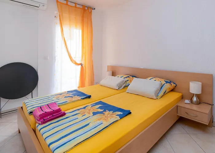 With Parking Space Klenovica, Novi Vinodolski - 20556 * Klenovica